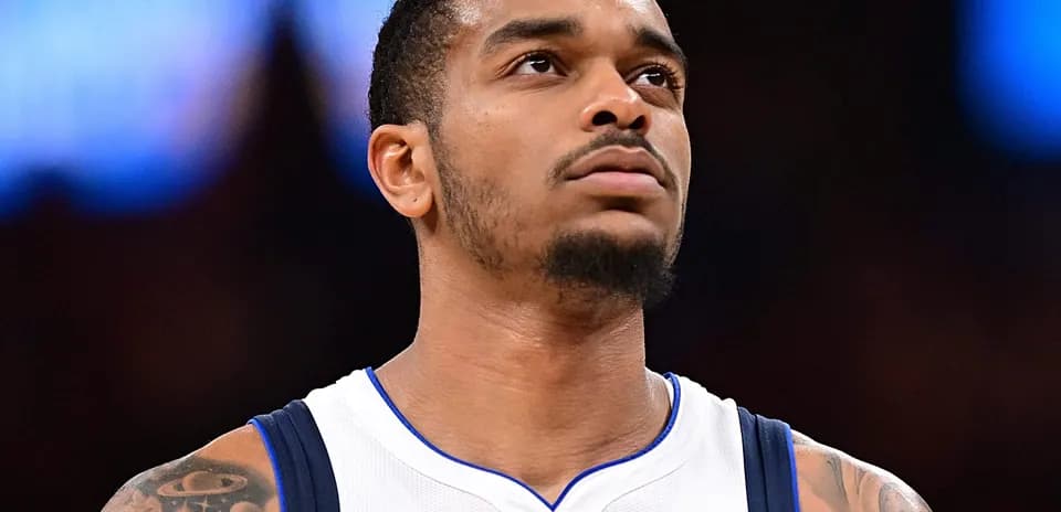 Joueur de Dallas Mavericks sur le terrain