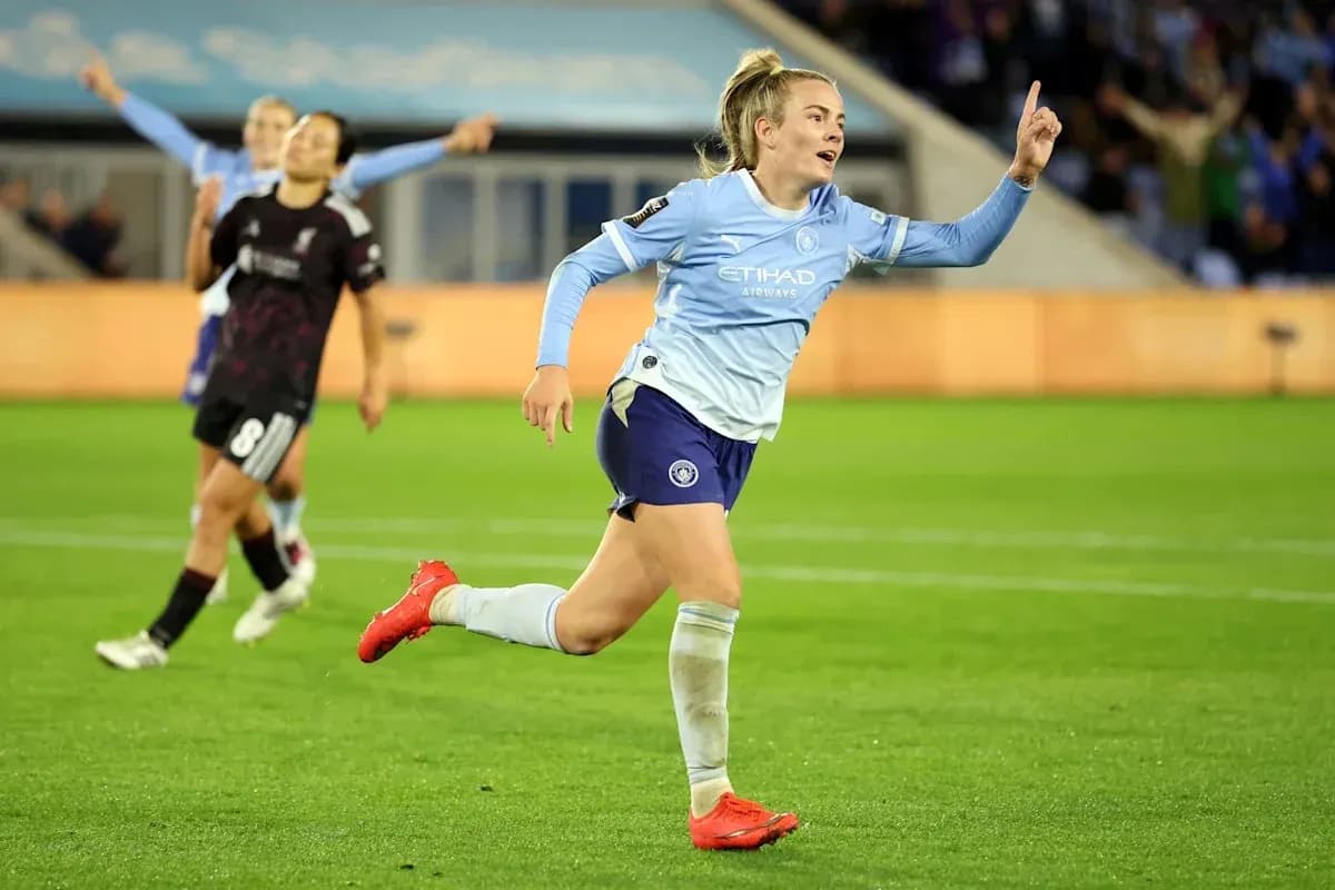 Joueuse de Manchester City célébrant un but marqué