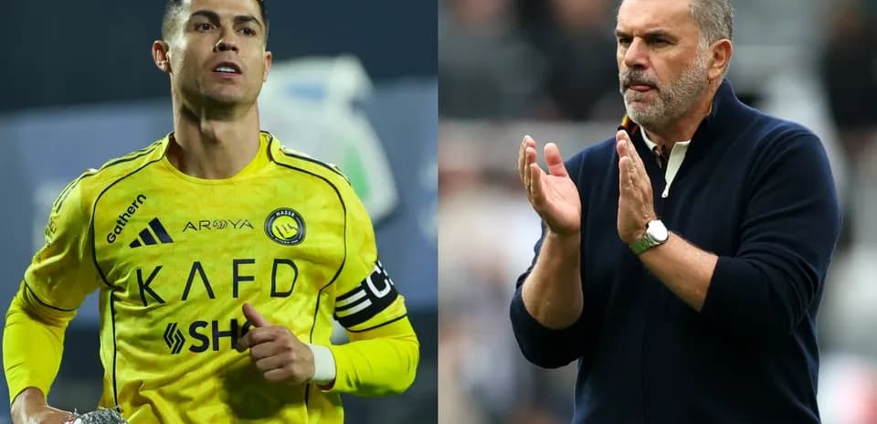 Cristiano Ronaldo et entraîneur applaudissant sur le terrain