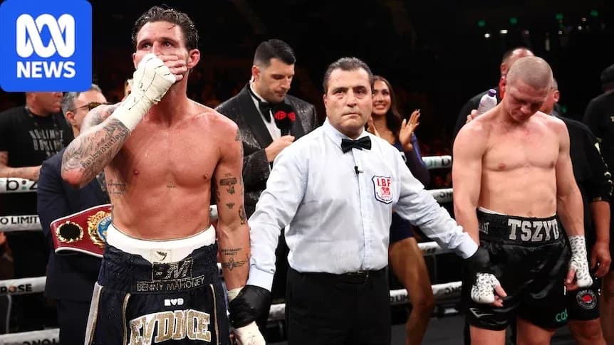 Boxeurs après le match avec arbitre et ceinture