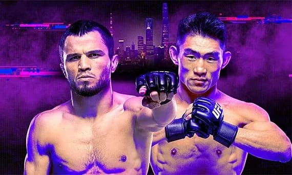 Deux combattants de MMA en pose de défi