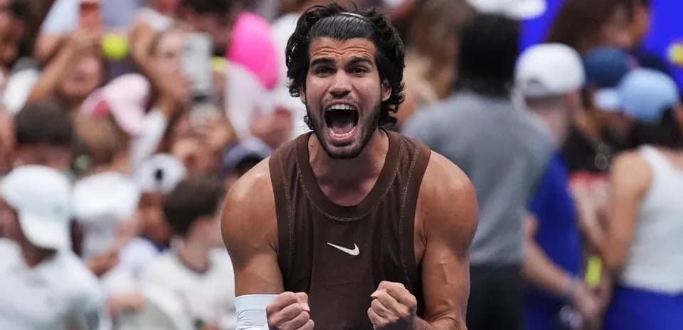Joueur célébrant une victoire avec enthousiasme