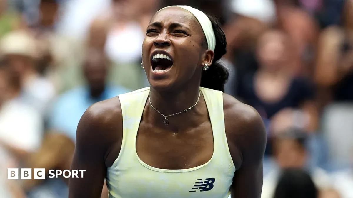 Joueuse de tennis célébrant un point au tournoi