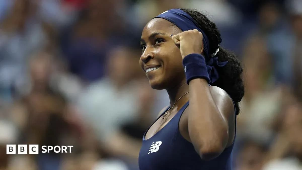 Joueuse de tennis célébrant un point gagné