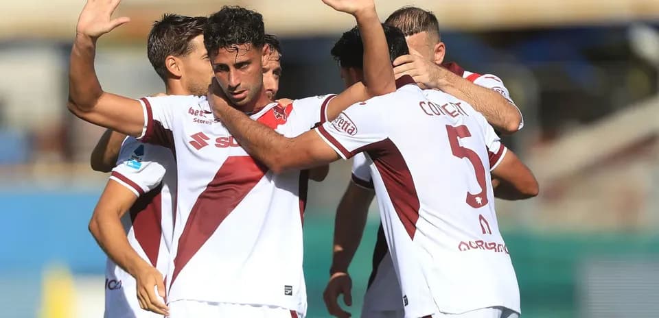 Joueurs célébrant un but lors d'un match