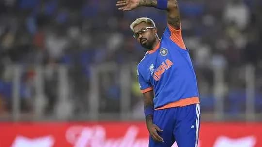 Joueur indien saluant le public avant le match