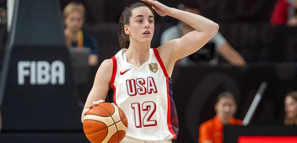 Joueuse américaine dribblant le ballon de basket