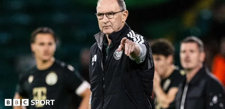 Entraîneur donnant des instructions lors de l'entraînement
