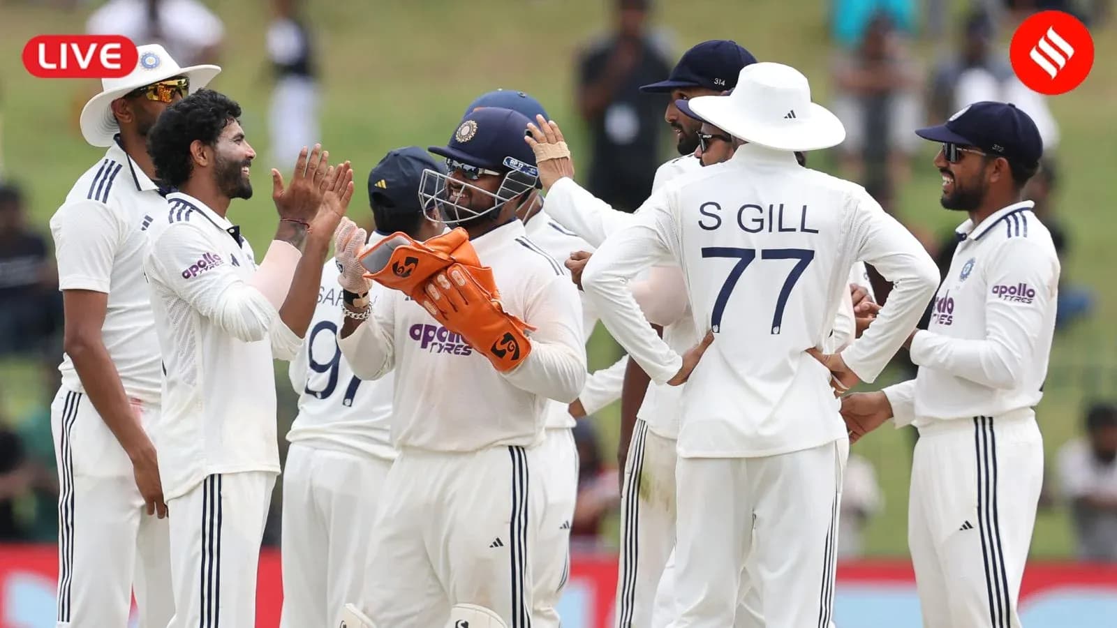 Joueurs indiens célébrant un wicket pendant un match