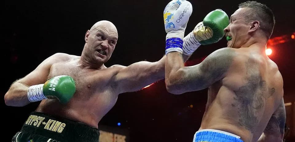 Boxeurs se battant sur le ring lors d'un match