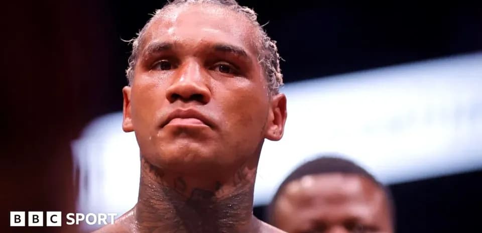 Boxeur se préparant avant le combat dans le ring