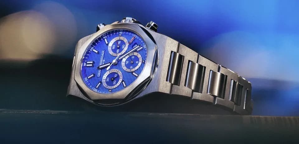 Montre avec cadran bleu et bracelet en acier
