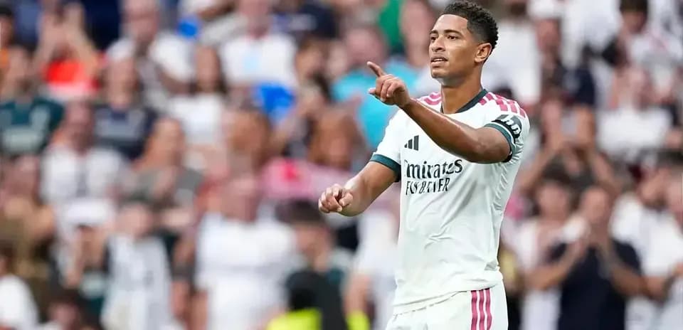 Joueur de Real Madrid célébrant avec le public