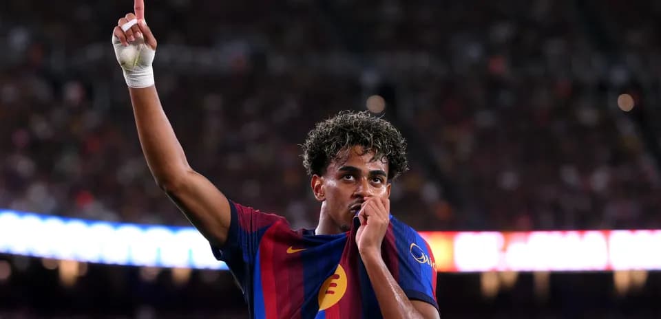 Joueur de Barcelone célébrant avec le maillot
