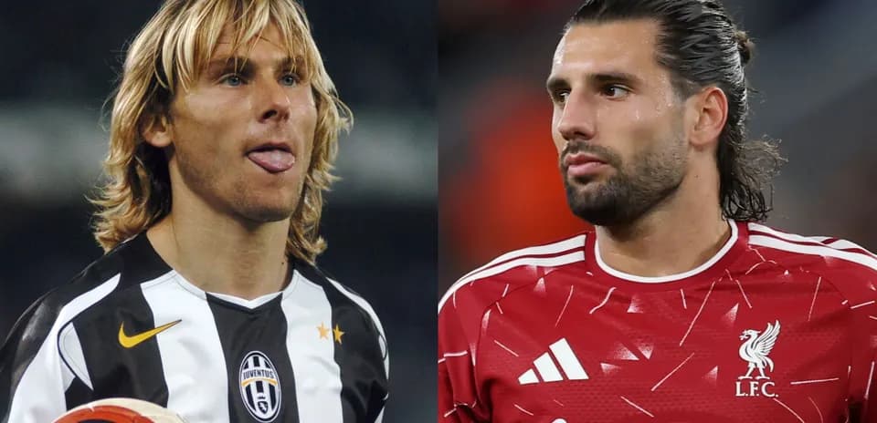 Deux joueurs de football en maillots d'équipe