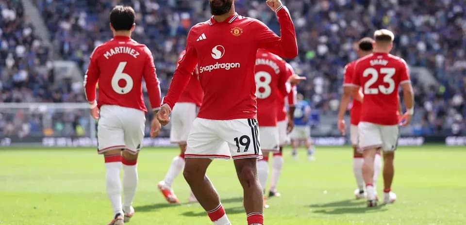 Joueur de Manchester United célèbre un but marqué