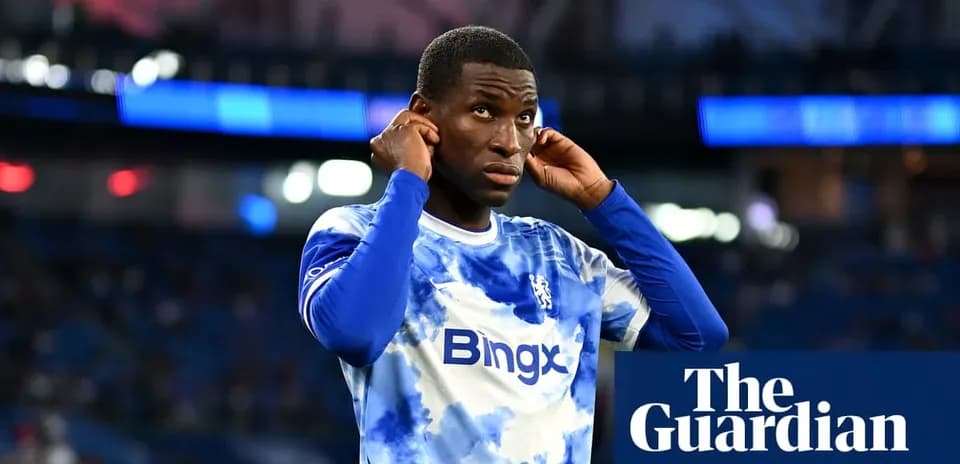 Joueur de Chelsea se préparant avant le match