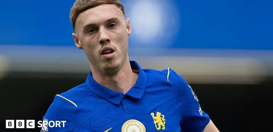 Joueur de Chelsea en maillot bleu sur le terrain