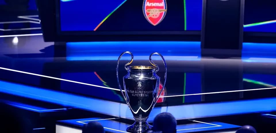 Trophée de la Ligue des champions sur scène