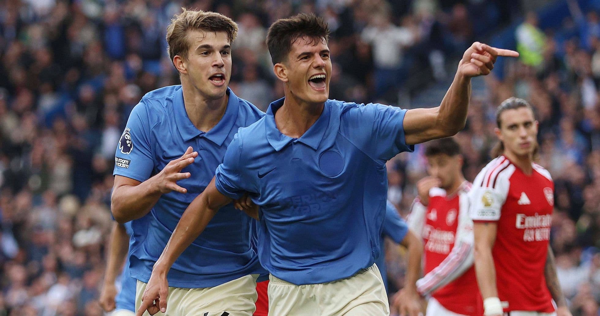 Chema Andres savoure son but spectaculaire lors de la victoire 3-0 de Brighton contre Arsenal