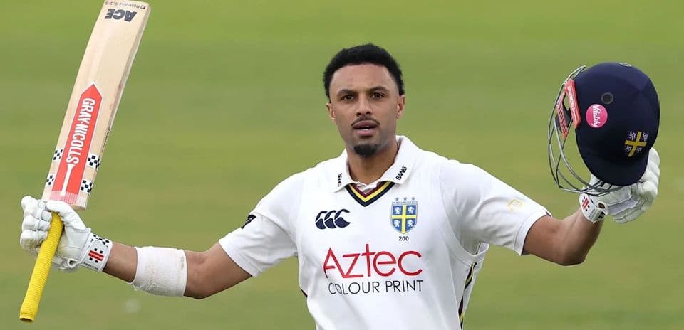 Emilio Gay brille avec 141 points, Durham démarre fort contre Lancashire