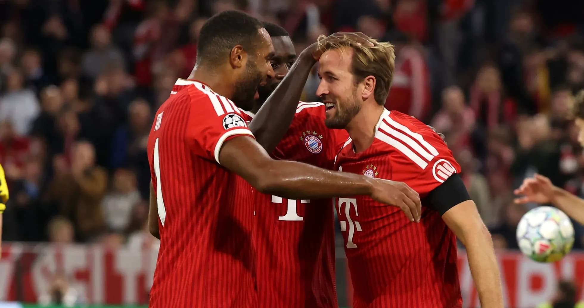 Joueurs du Bayern célébrant un but ensemble Joueurs du Bayern célébrant un but ensemble