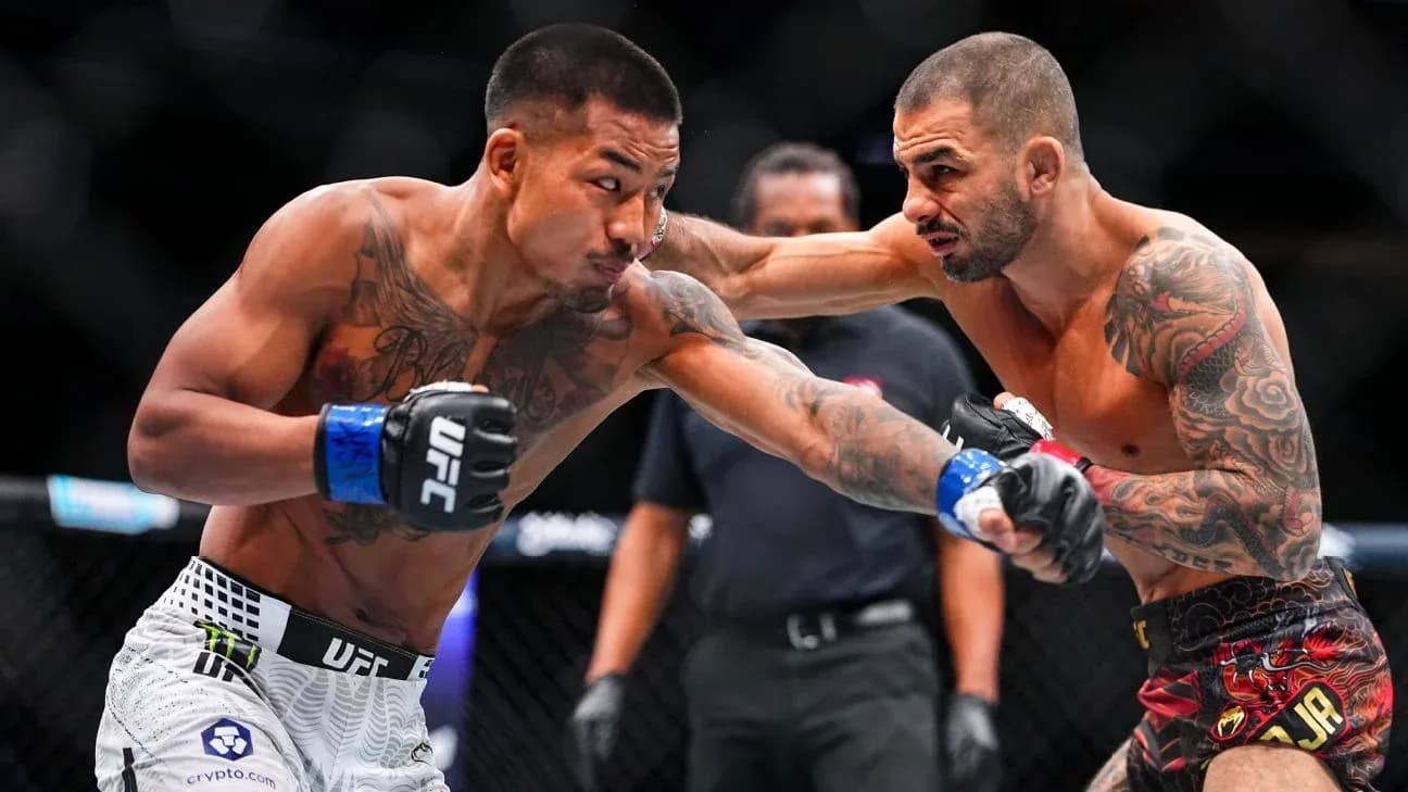 Deux combattants s'affrontant lors d'un match de MMA Deux combattants s'affrontant lors d'un match de MMA