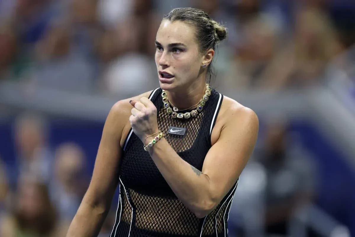 Joueuse de tennis célébrant un point au tournoi Joueuse de tennis célébrant un point au tournoi