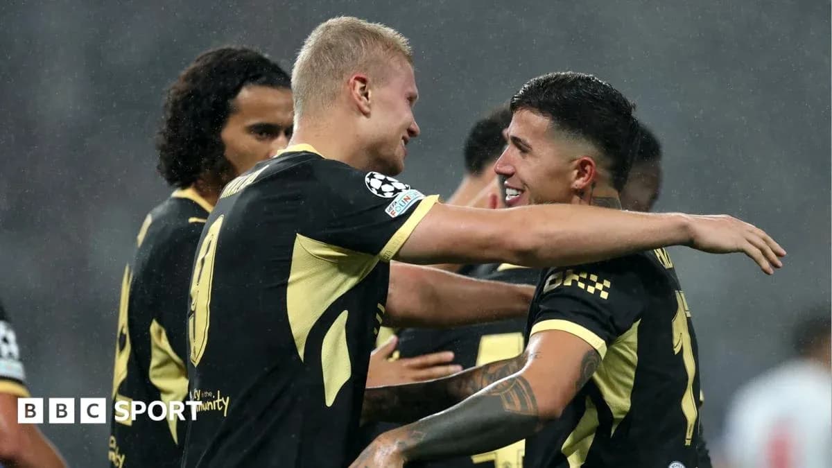 Joueurs célébrant un but lors d'un match Joueurs célébrant un but lors d'un match