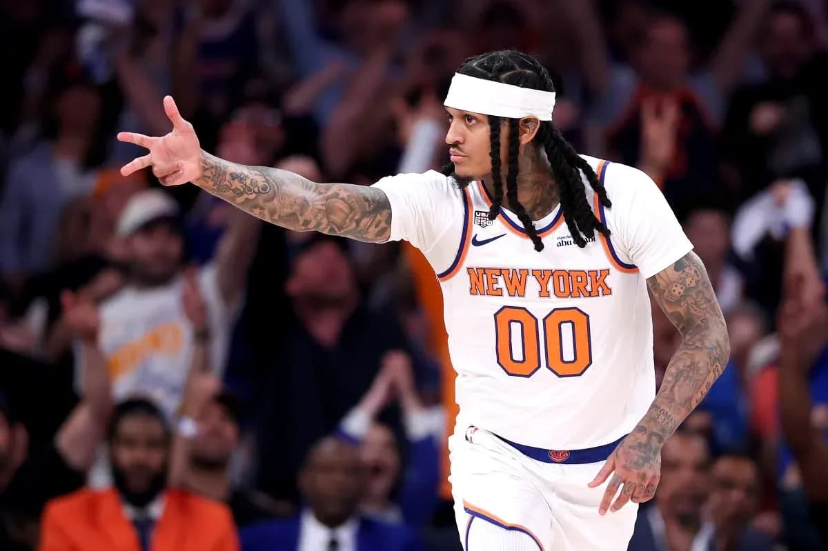 Joueur des New York Knicks célébrant un point marqué Joueur des New York Knicks célébrant un point marqué