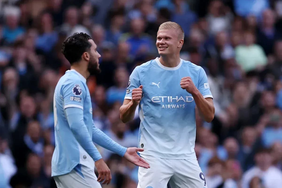 Joueurs de Manchester City célébrant un but Joueurs de Manchester City célébrant un but