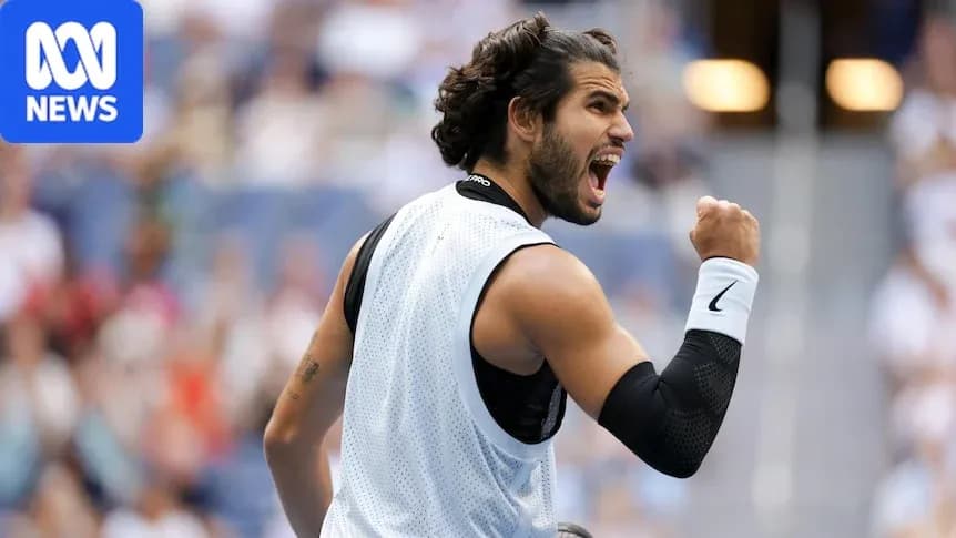 Joueur célébrant un point lors d'un match de tennis Joueur célébrant un point lors d'un match de tennis