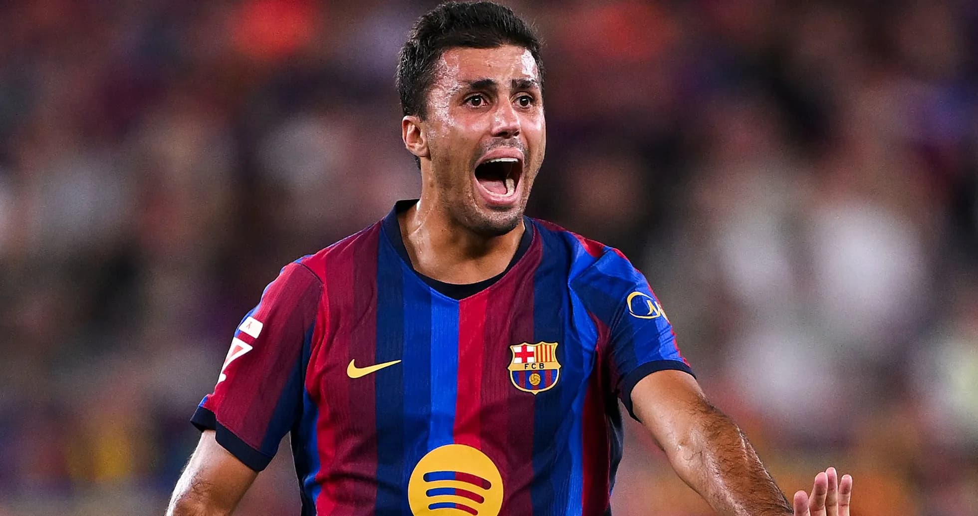 Joueur du FC Barcelone s'exprimant sur le terrain Joueur du FC Barcelone s'exprimant sur le terrain