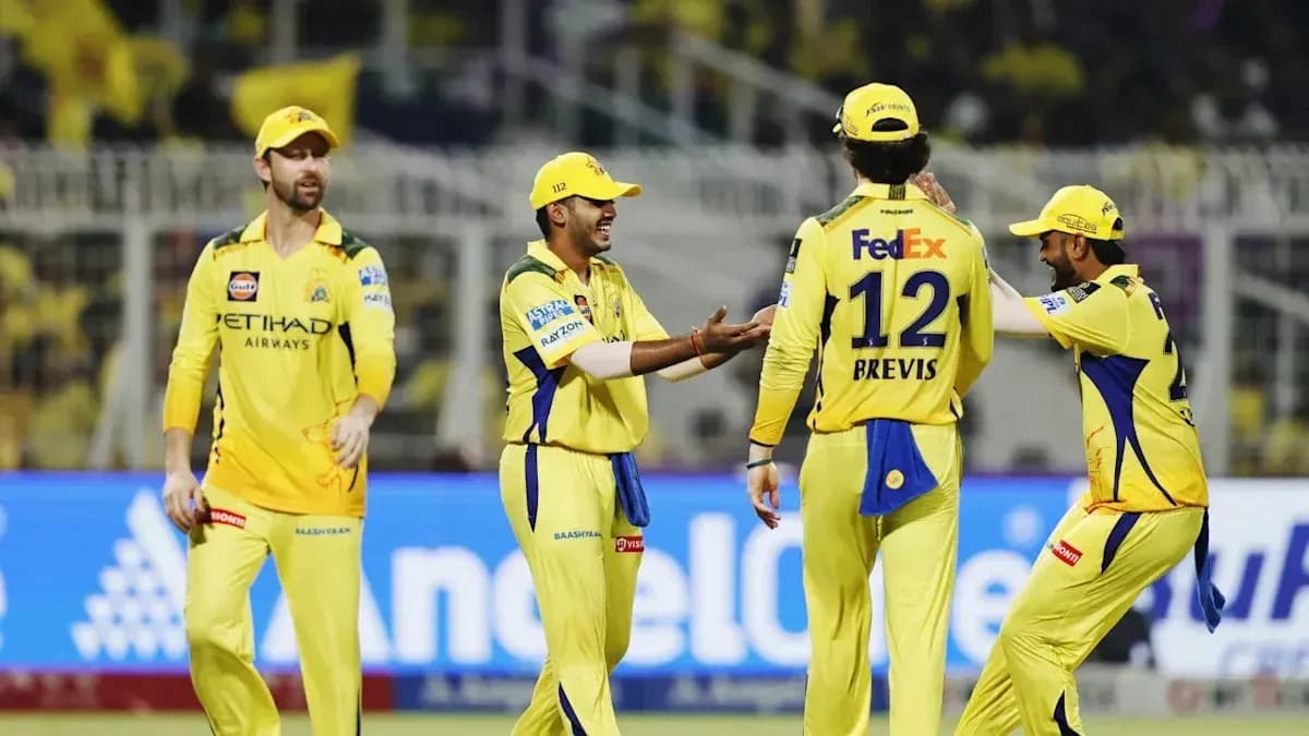 Joueurs de Chennai Super Kings célébrant un wicket Joueurs de Chennai Super Kings célébrant un wicket