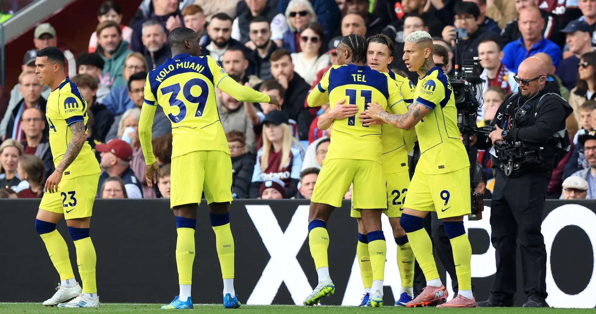 Joueurs de Tottenham célébrant un but Joueurs de Tottenham célébrant un but