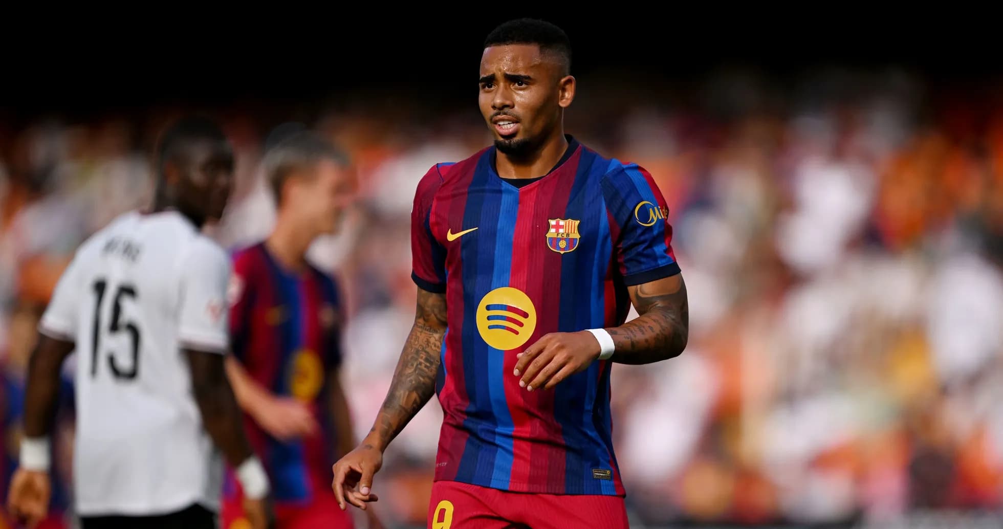 Joueur de Barcelone sur le terrain lors d'un match Joueur de Barcelone sur le terrain lors d'un match