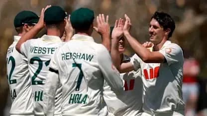 Joueurs célébrant un wicket lors d'un match de cricket Joueurs célébrant un wicket lors d'un match de cricket