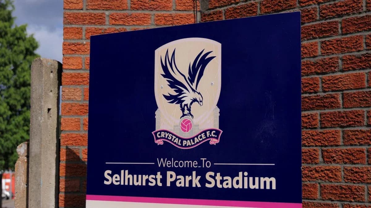 Panneau d'entrée de Selhurst Park Stadium, Crystal Palace F.C. Panneau d'entrée de Selhurst Park Stadium, Crystal Palace F.C.
