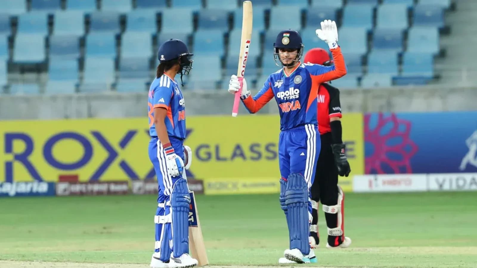 Joueurs indiens célébrant un point au cricket Joueurs indiens célébrant un point au cricket