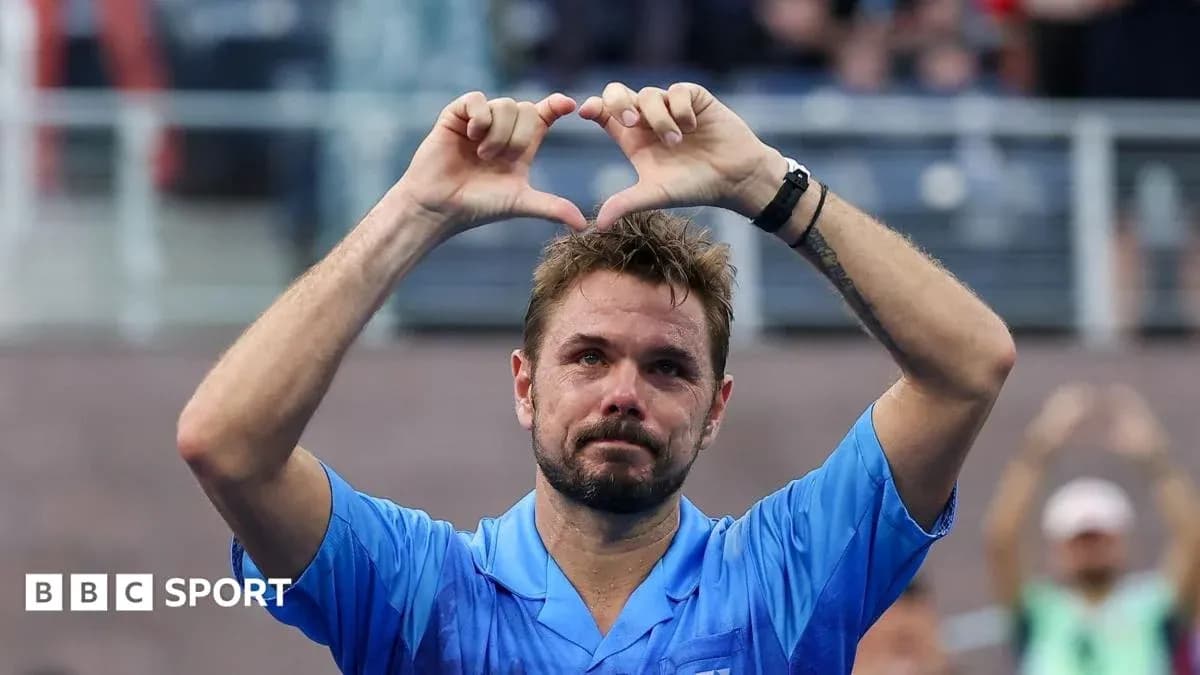 Joueur de tennis faisant un cœur avec ses mains Joueur de tennis faisant un cœur avec ses mains