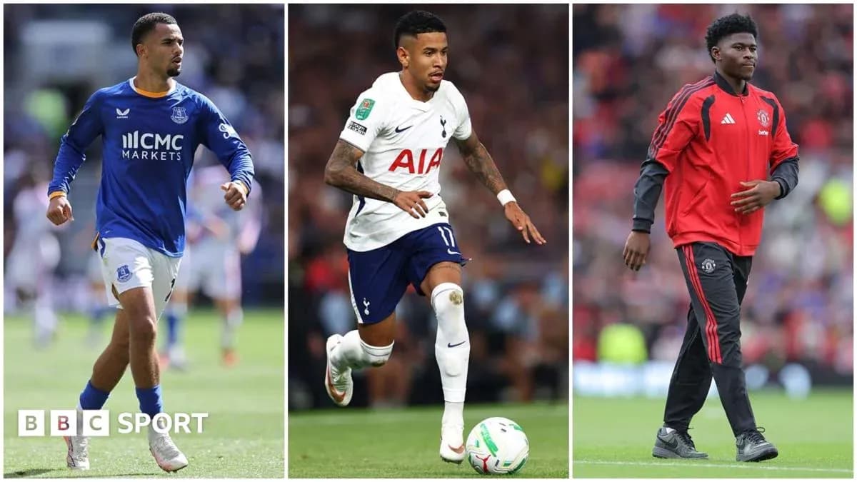 Trois joueurs en action lors de matchs de football Trois joueurs en action lors de matchs de football