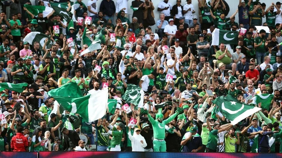 Supporters de l'équipe du Pakistan en train d'applaudir Supporters de l'équipe du Pakistan en train d'applaudir