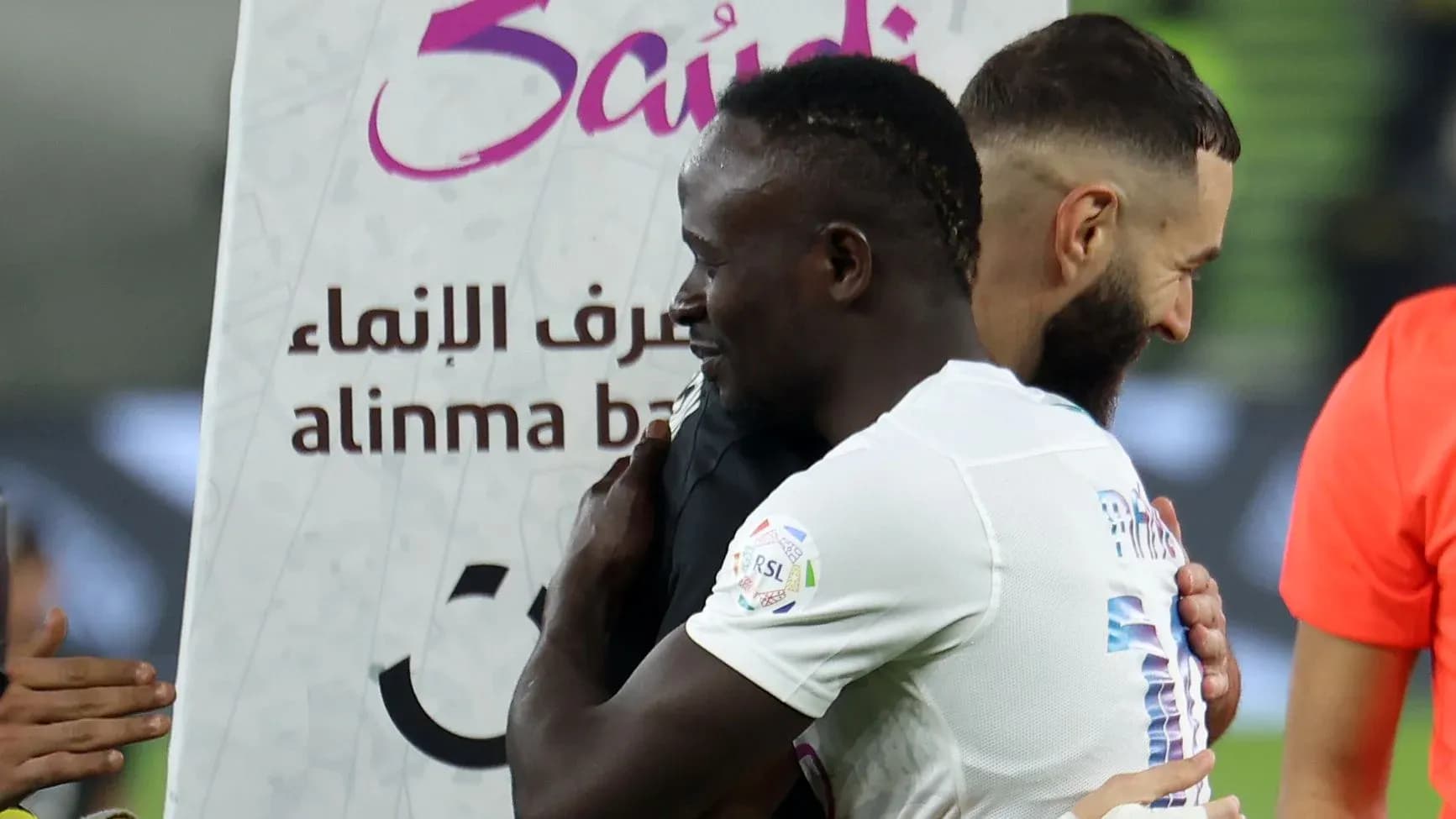 Joueurs s'embrassant après le match Joueurs s'embrassant après le match