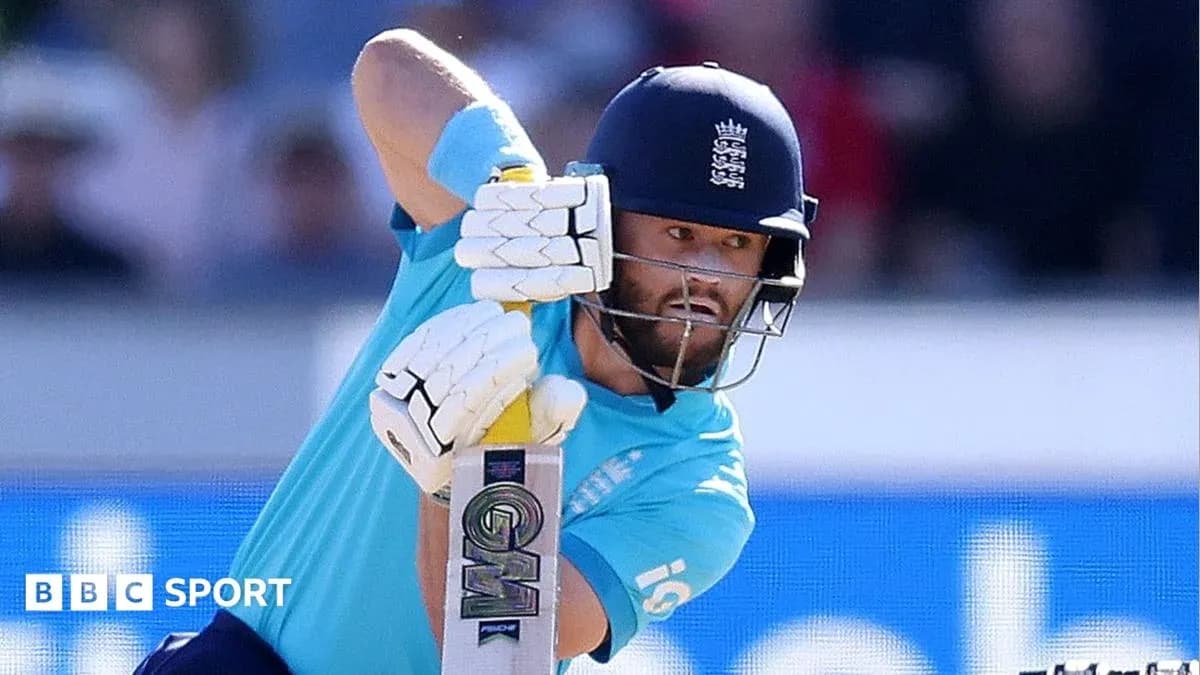 Joueur de cricket frappant la balle avec sa batte Joueur de cricket frappant la balle avec sa batte
