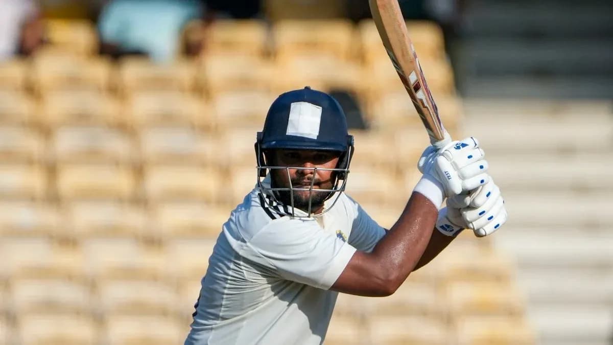 Joueur de cricket prêt à frapper au bâton Joueur de cricket prêt à frapper au bâton