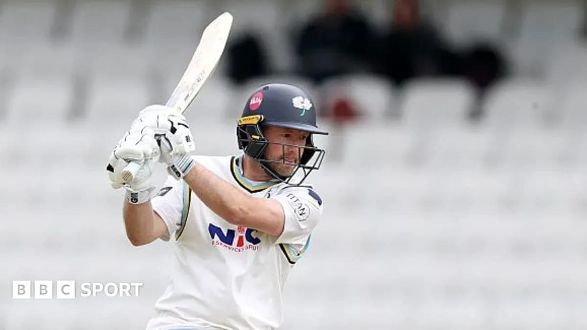 Joueur de cricket frappant la balle au bâton Joueur de cricket frappant la balle au bâton