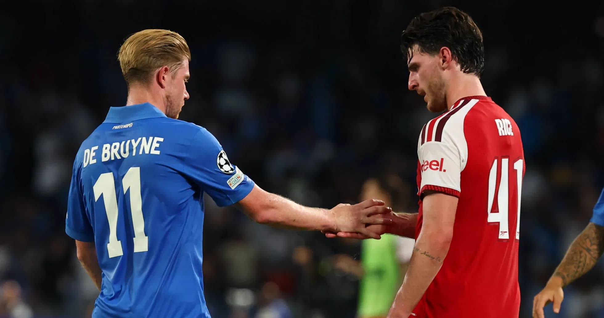 De Bruyne et Rice se serrent la main après le match De Bruyne et Rice se serrent la main après le match