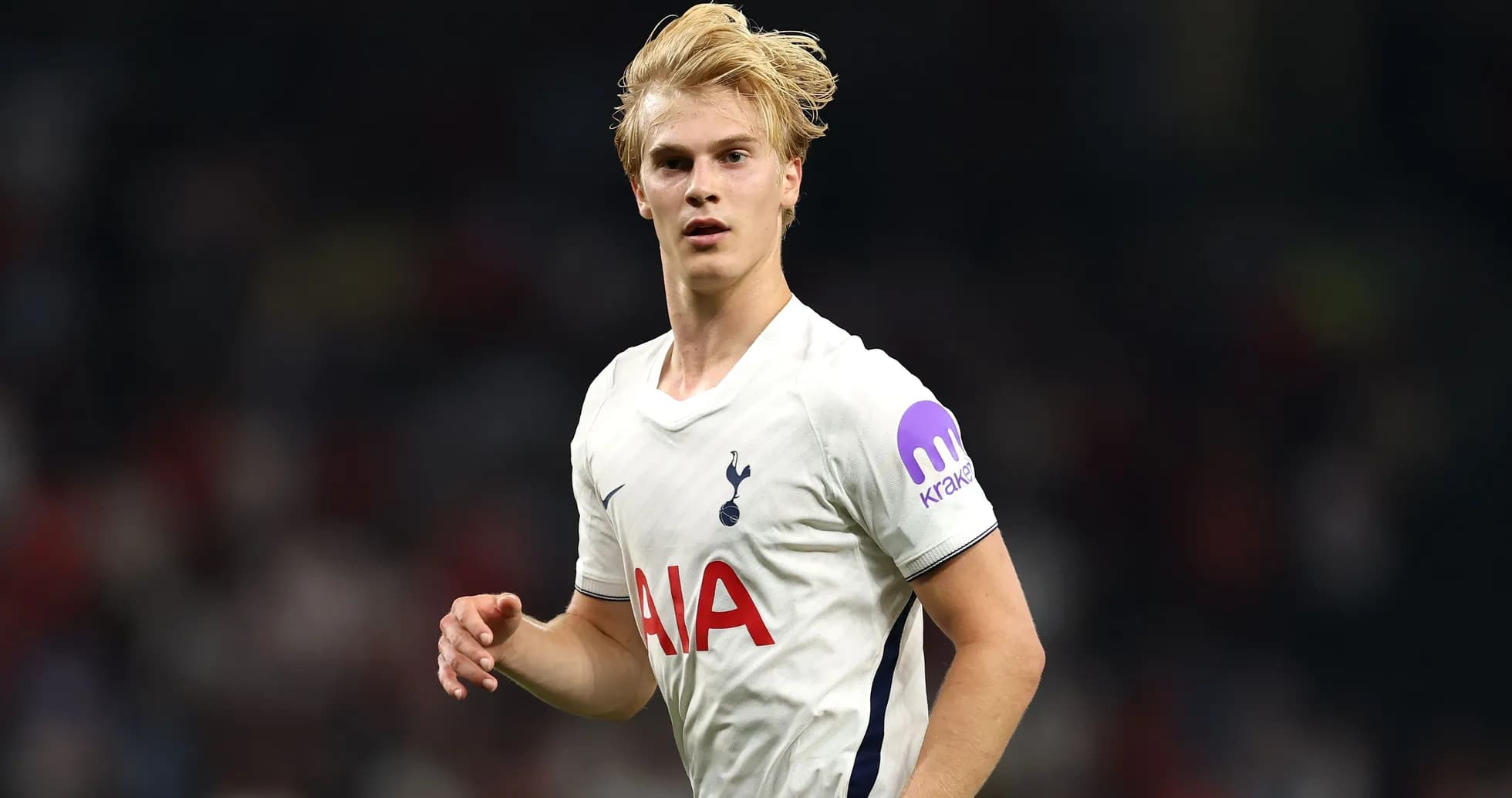 Joueur de Tottenham en action sur le terrain Joueur de Tottenham en action sur le terrain