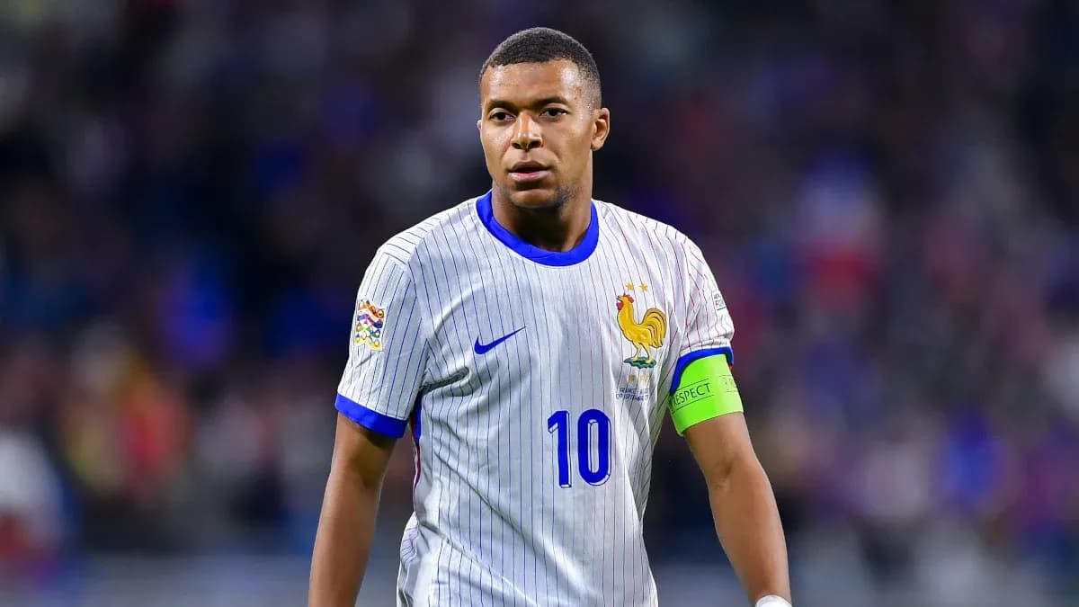 Kylian Mbappé en tenue de l'équipe de France Kylian Mbappé en tenue de l'équipe de France