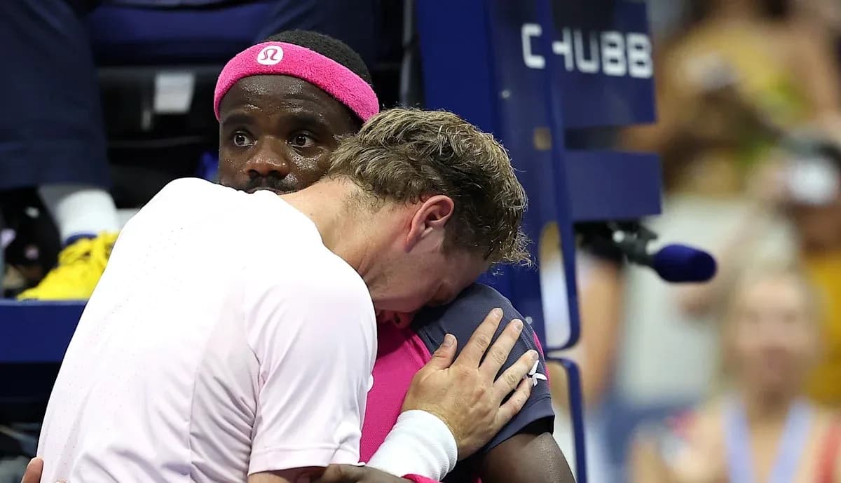 Joueurs s'étreignant après un match intense Joueurs s'étreignant après un match intense